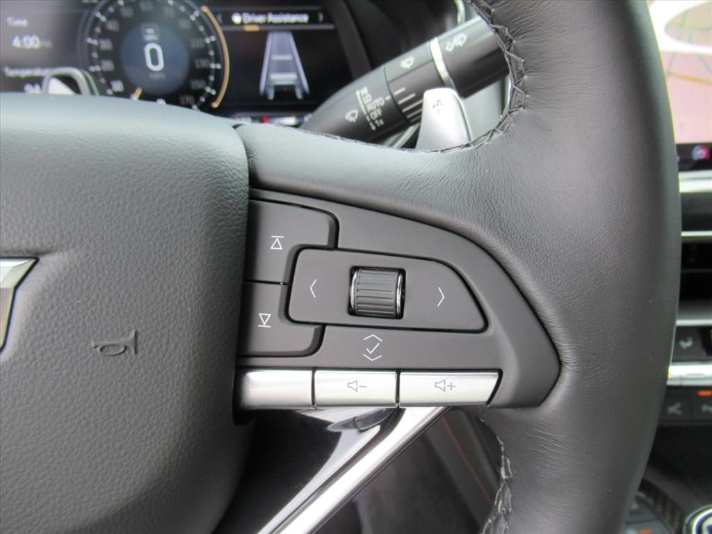 Used 2022 Crystal White Tricoat Cadillac Sport image 24