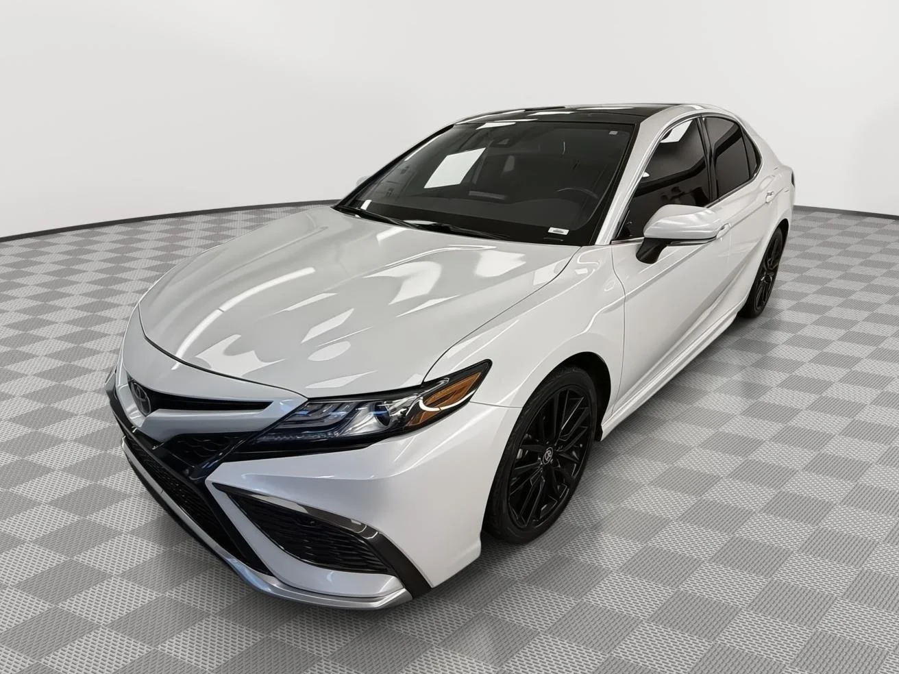 Used 2021 Wind Chill Pearl Toyota XSE image 5