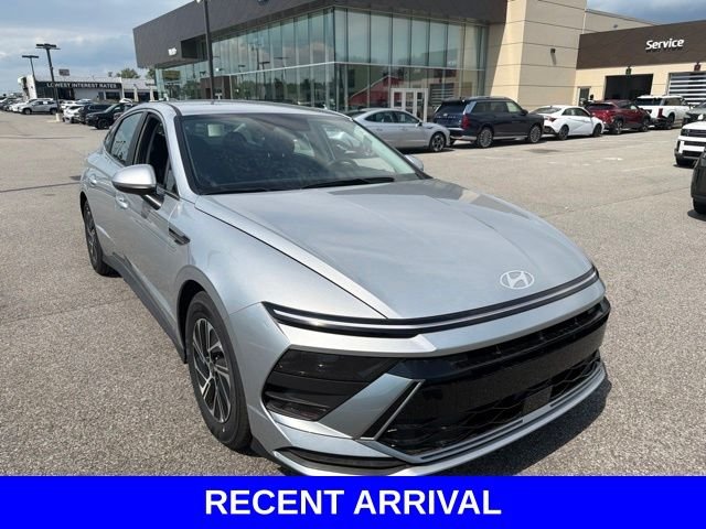 Used 2026 Silver Hyundai Blue image 1