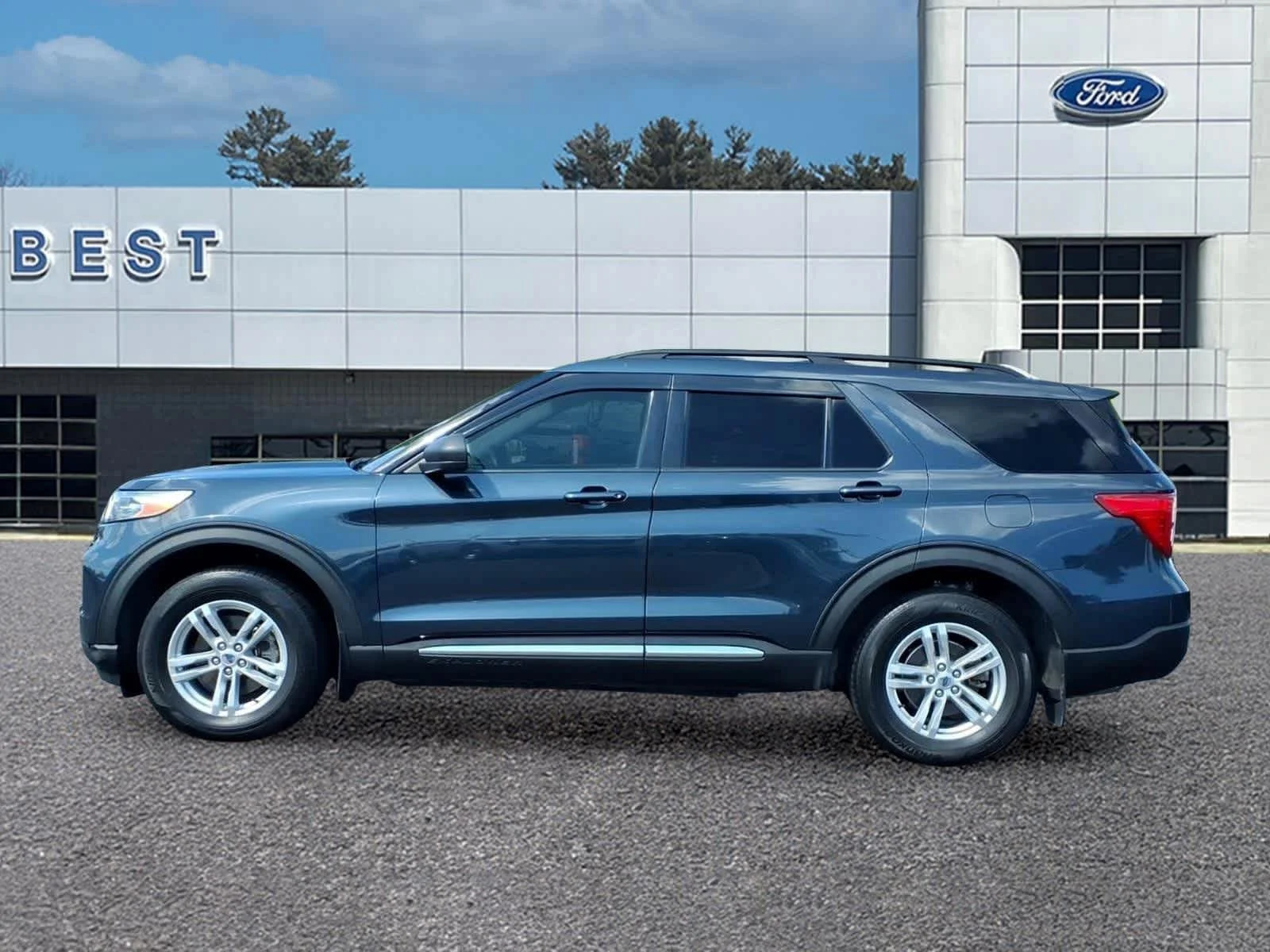 Used 2022 Stone Blue Ford XLT image 2