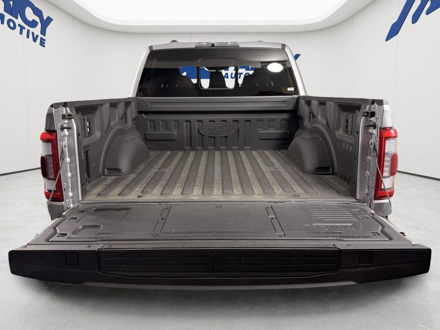 Used 2023 Iconic Silver Ford Raptor image 5