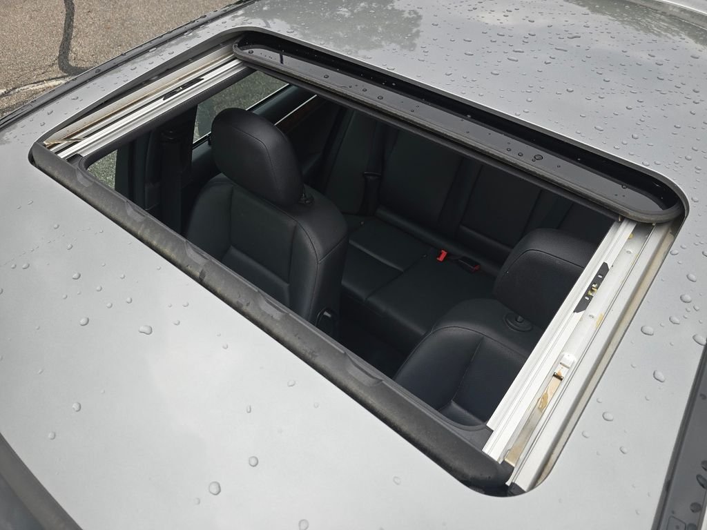 Used 2013  Mercedes-Benz C 300 image 3
