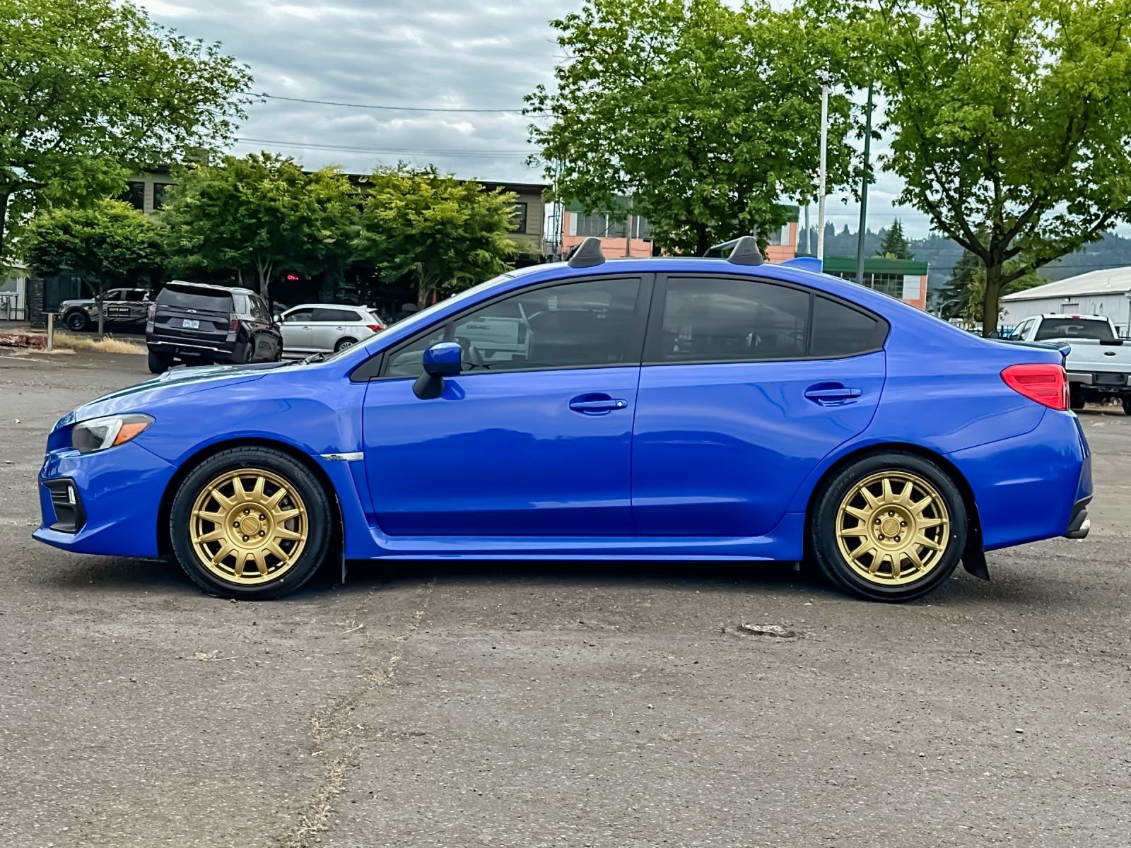 Used 2019 Blue Subaru Premium image 7