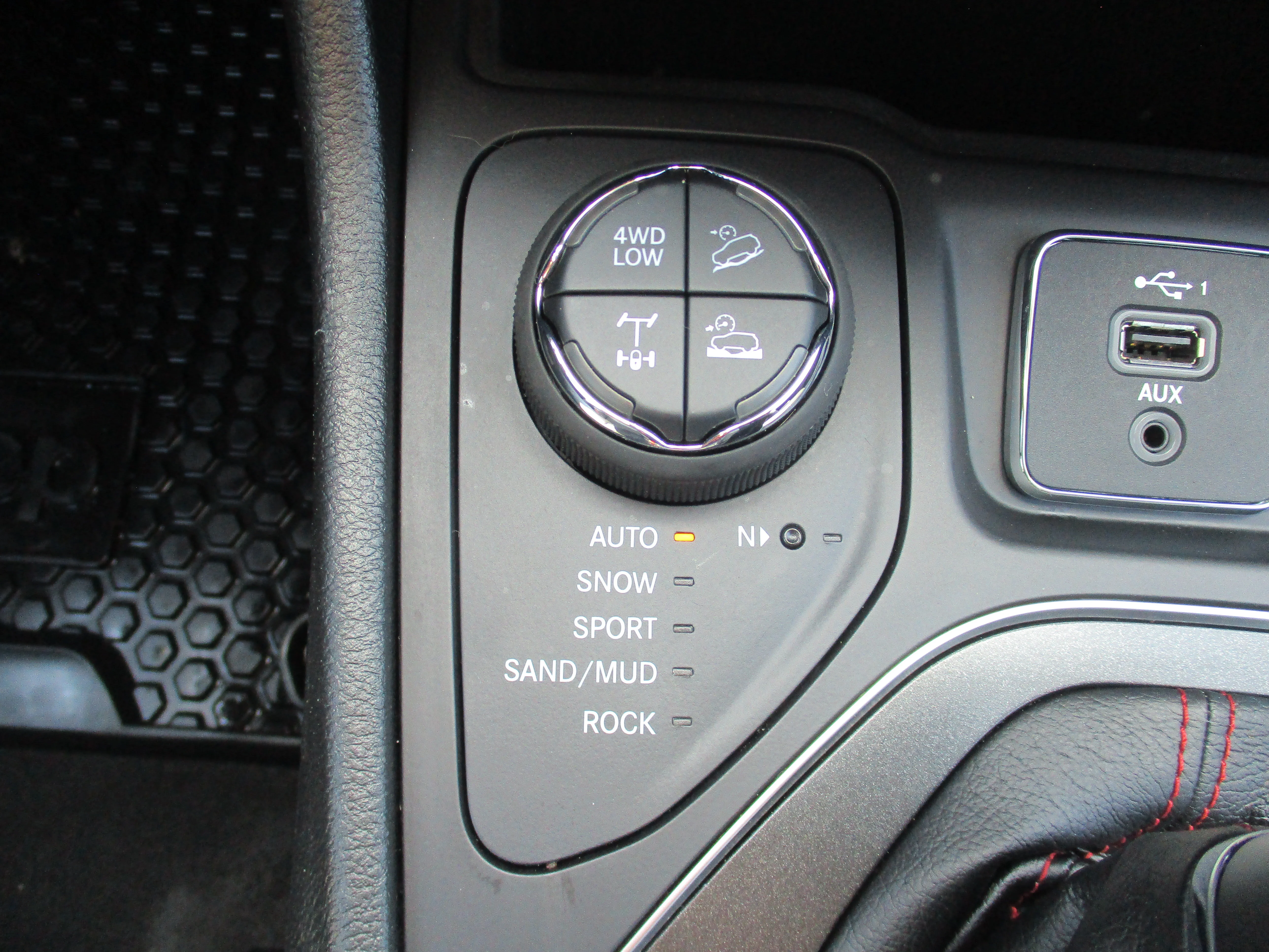 Used 2022 Hydro Blue Pearlcoat Jeep Trailhawk image 16