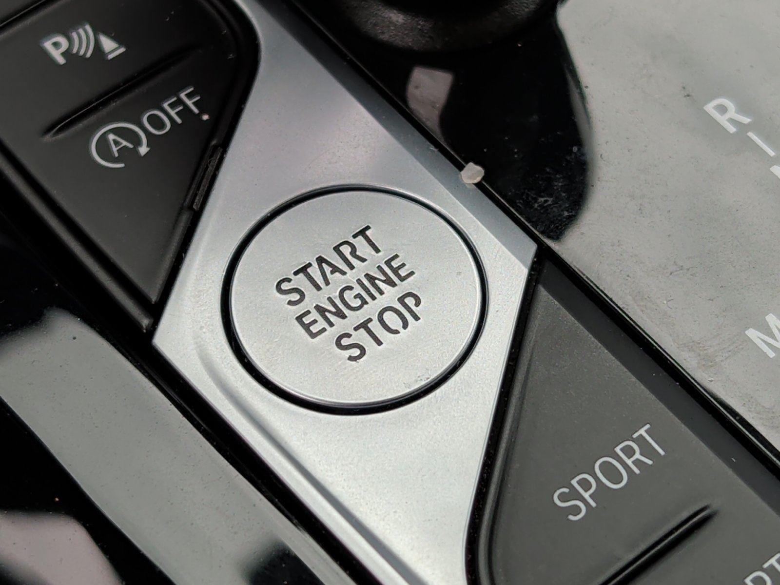 Used 2022 Black Sapphire Metallic BMW xDrive30i image 23
