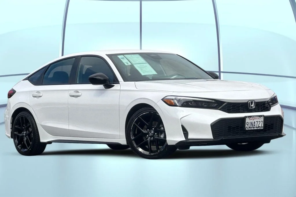 Certified Used 2025 Platinum White Pearl Honda Sport image 2