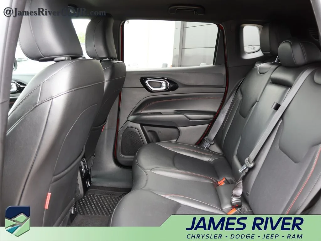 2025 Jeep Compass Trailhawk - Photo 17