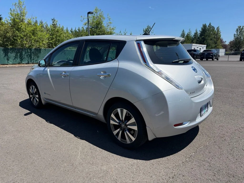 Used 2017 Brilliant Silver Nissan SV image 5
