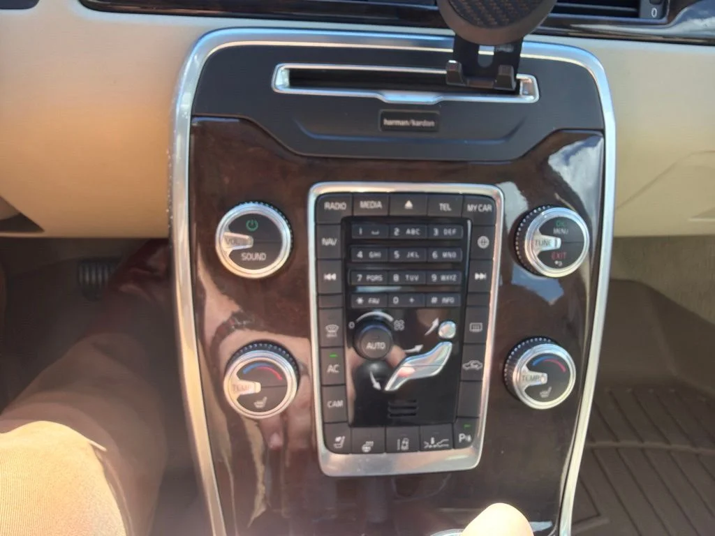 Used 2015 Blue Volvo T6 Platinum image 12