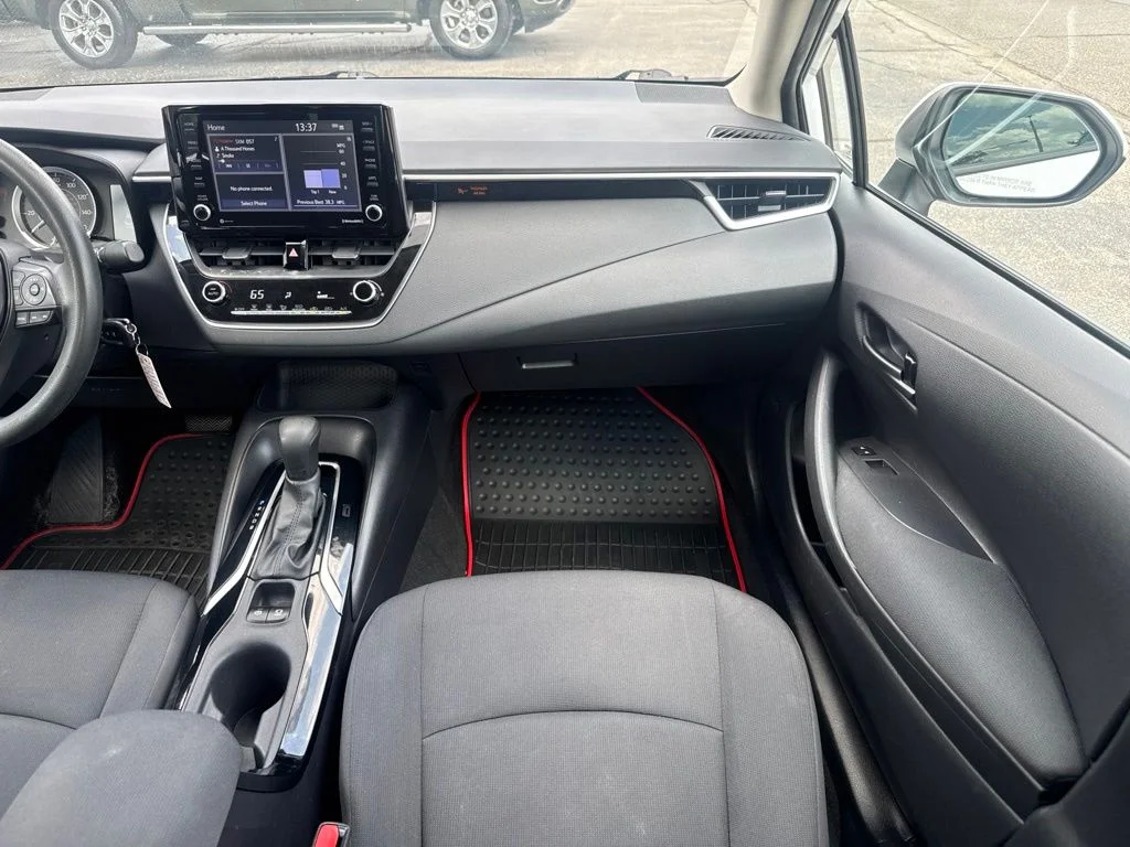 Used 2022 White Toyota LE image 22