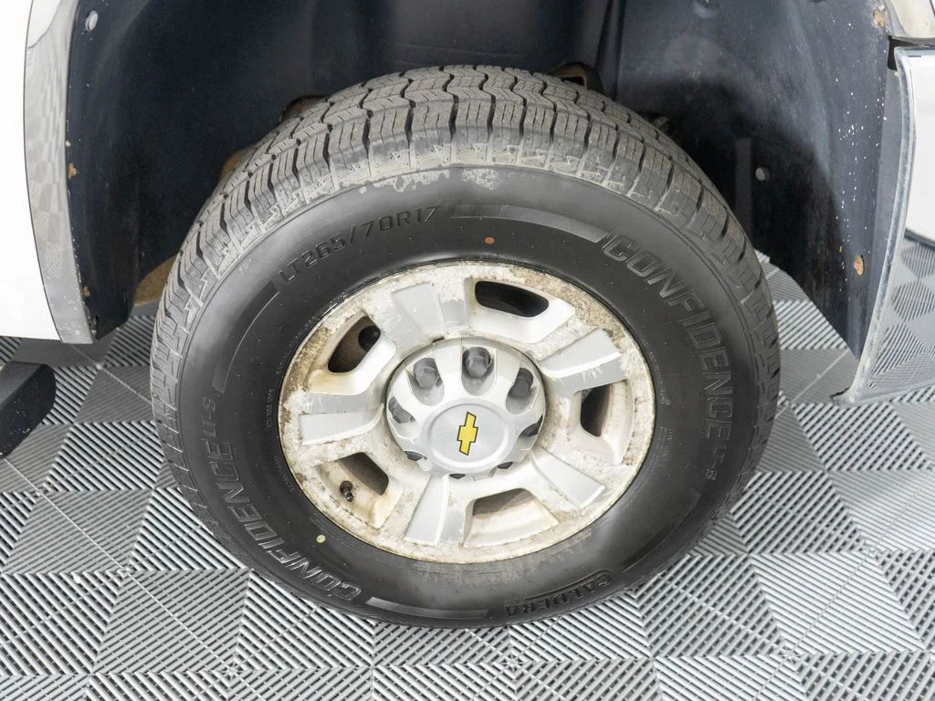 Used 2009 White Chevrolet Work Truck image 30