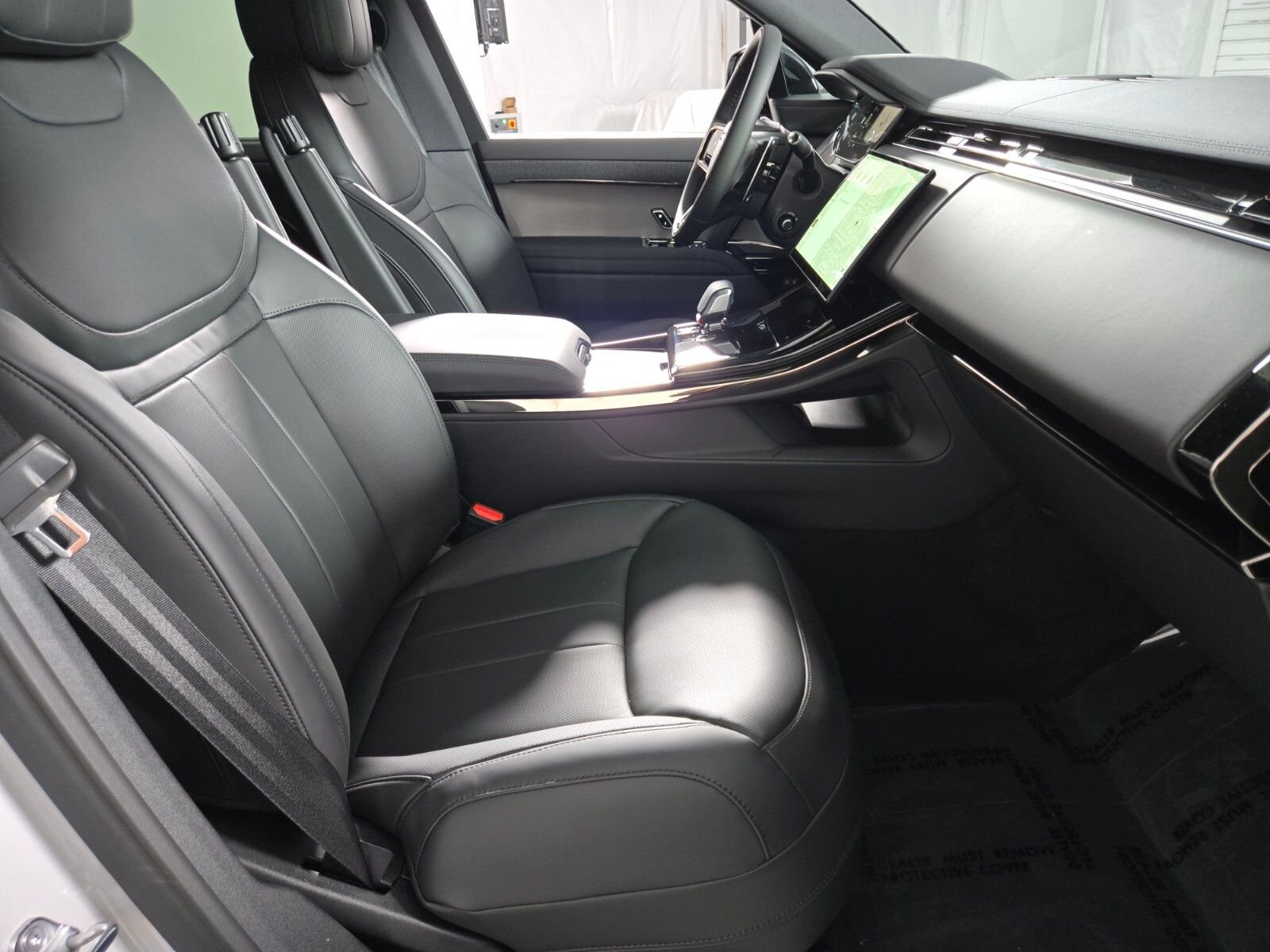 New 2026 Borasco Grey Land Rover Dynamic SE image 3