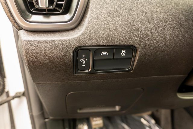 Used 2023 White Kia X-Line S image 20