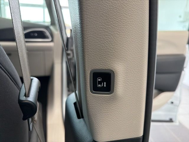 Used 2023 Silver Chrysler LX image 12