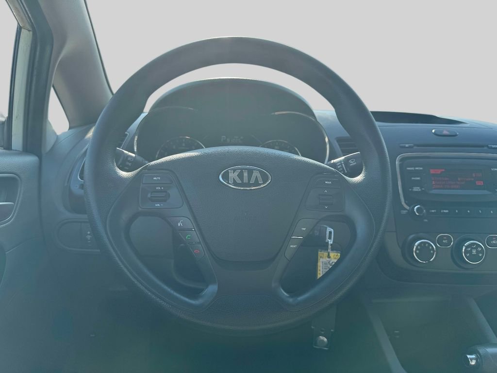 Used 2017 White Kia LX image 12