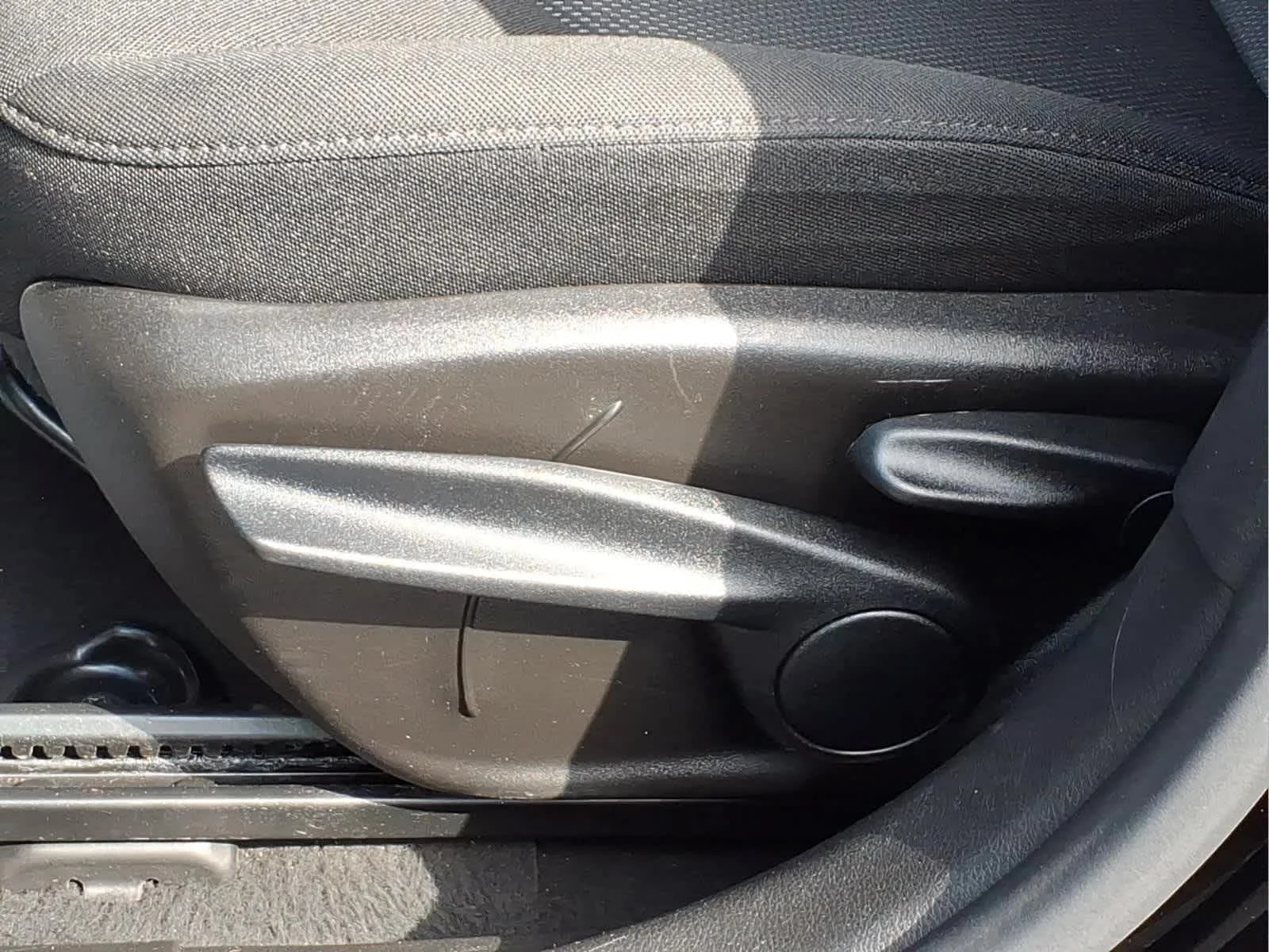 Used 2023 Black Clearcoat Jeep Latitude image 16