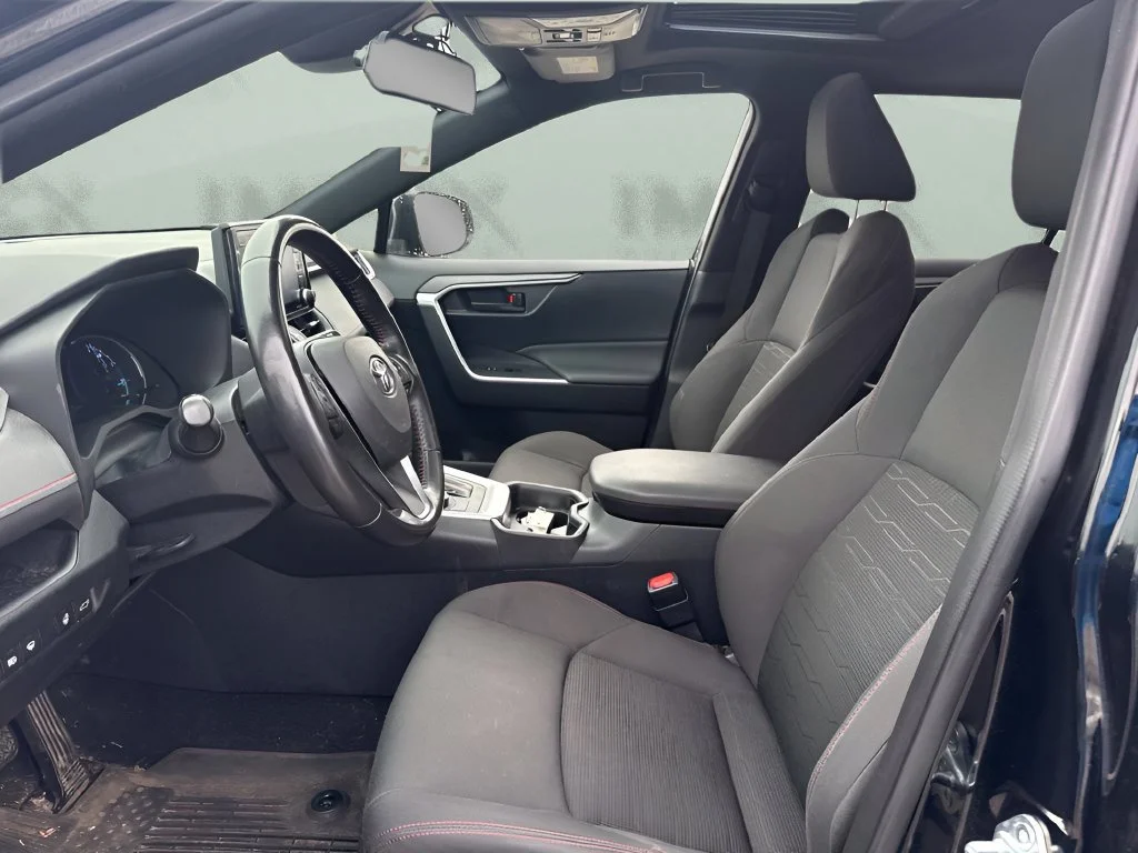 Used 2021  Toyota SE image 9