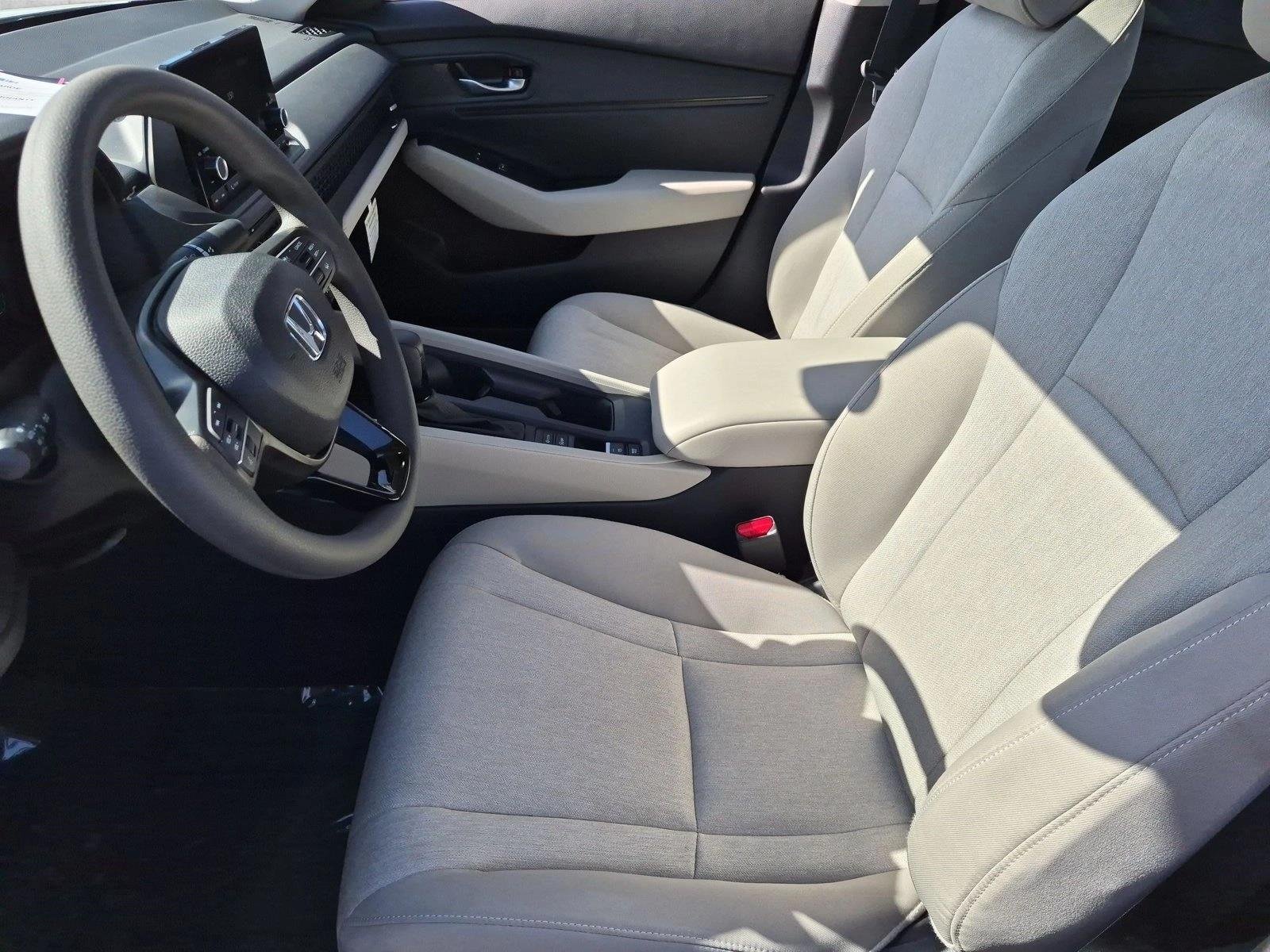 Used 2025 Platinum White Pearl Honda SE image 16