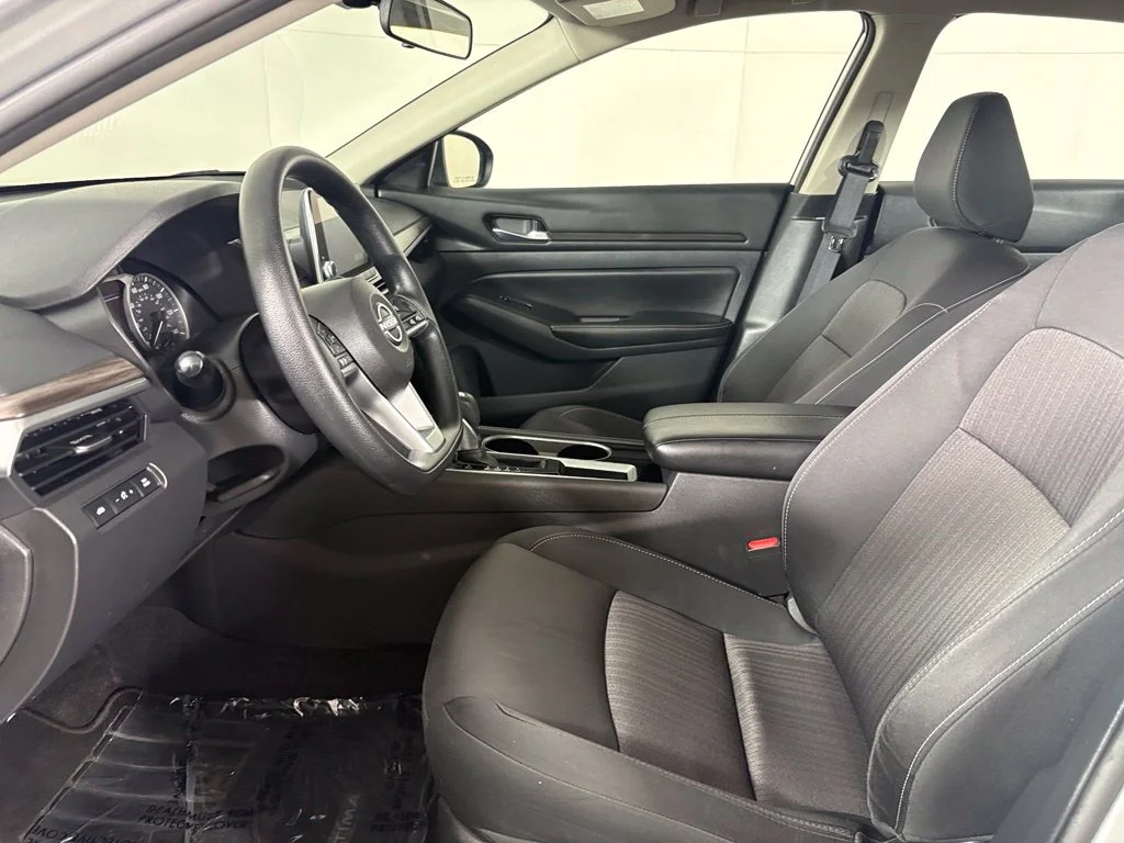 Used 2024 Silver Nissan 2.5 SV image 21