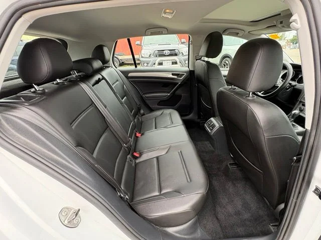 Used 2017  Volkswagen  image 15
