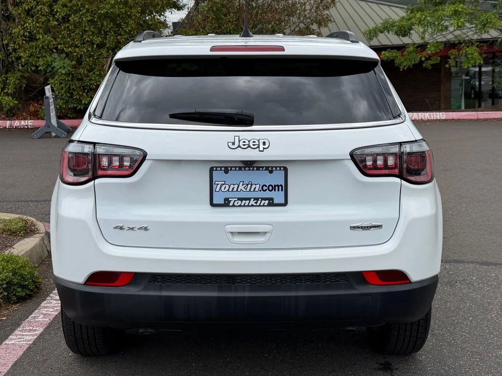Used 2024 White Jeep Latitude image 6