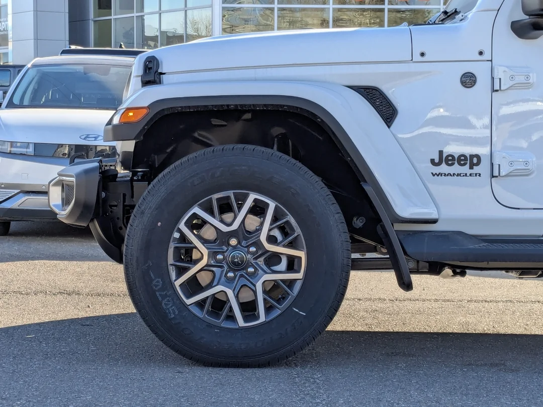 New 2026 White Jeep Sahara - - 4x4 - 12.3 inch display - Blind Spot Mon - Body Color 3 Piece HT - & More! image 9