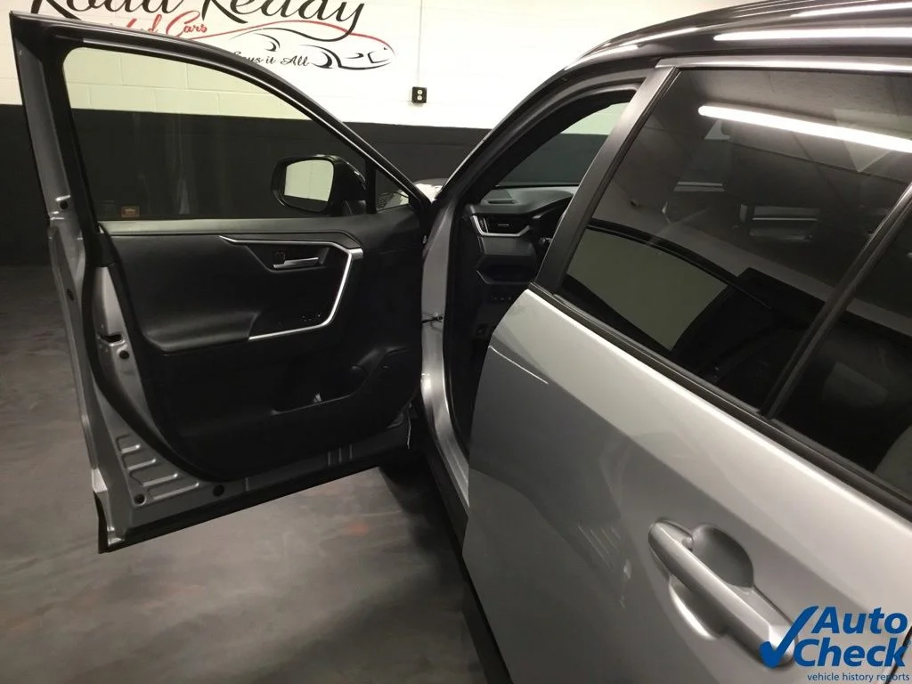 Used 2019 Silver Toyota XSE image 22