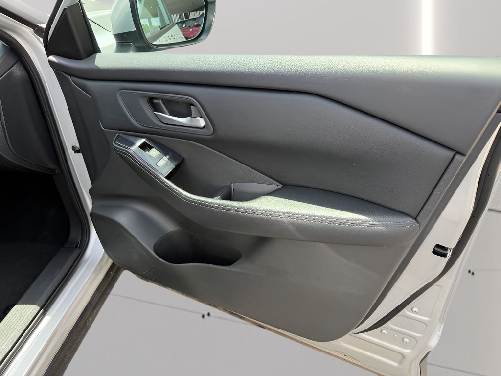 2024 Nissan Rogue SV - Photo 14