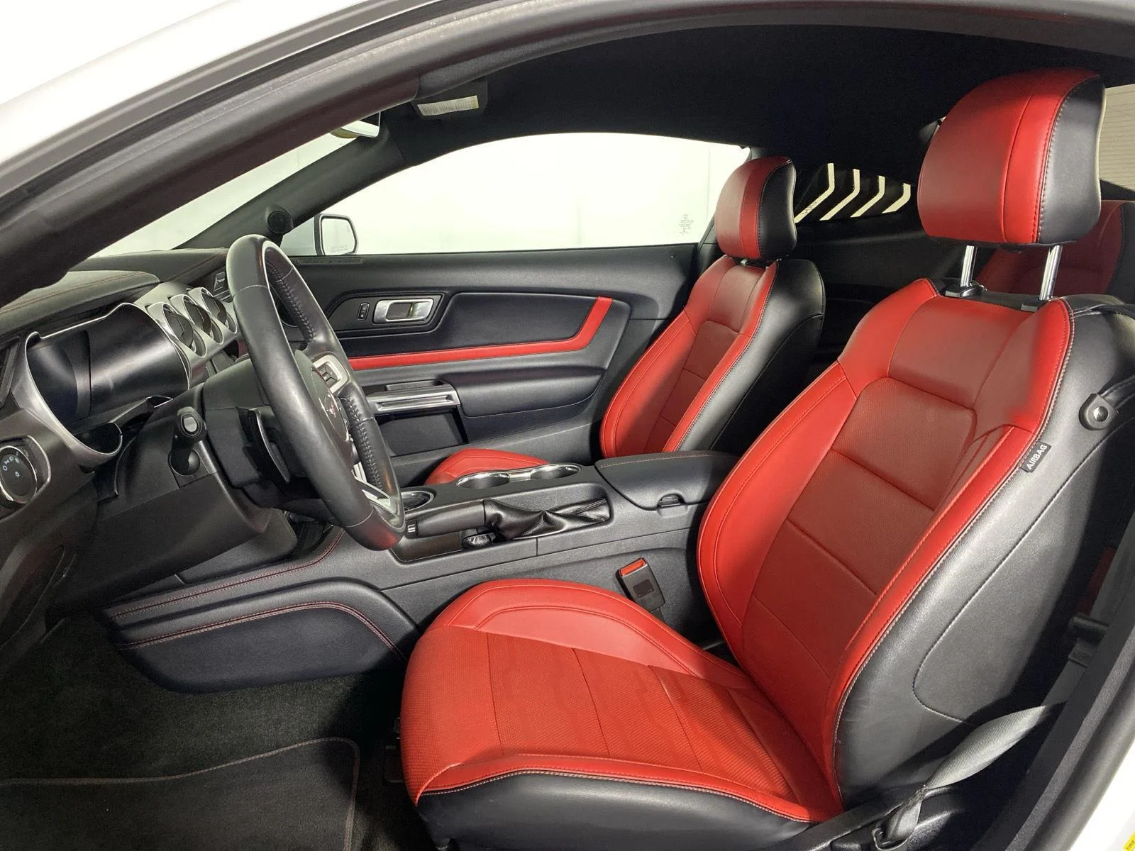 Used 2018 Oxford White Ford GT Premium image 10
