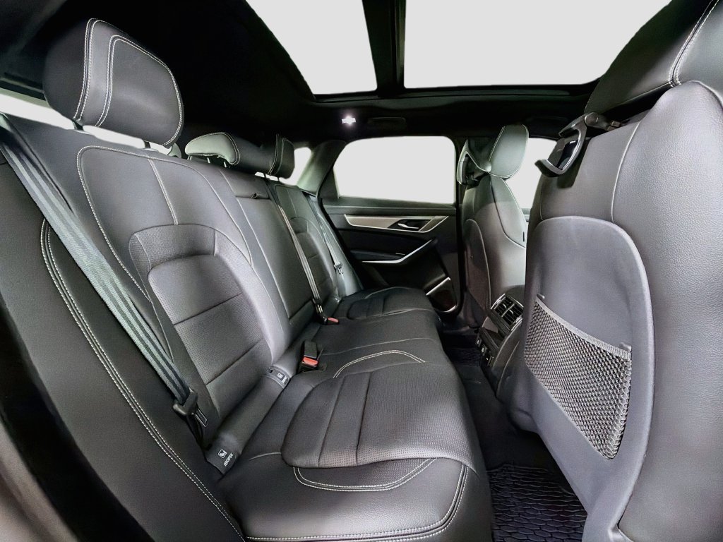 New 2026 Santorini Black Jaguar P250 R-Dynamic S image 29
