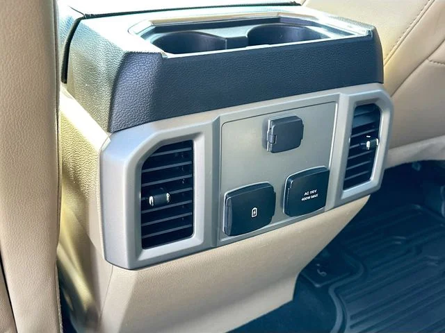 Used 2020 White Ford Lariat image 25