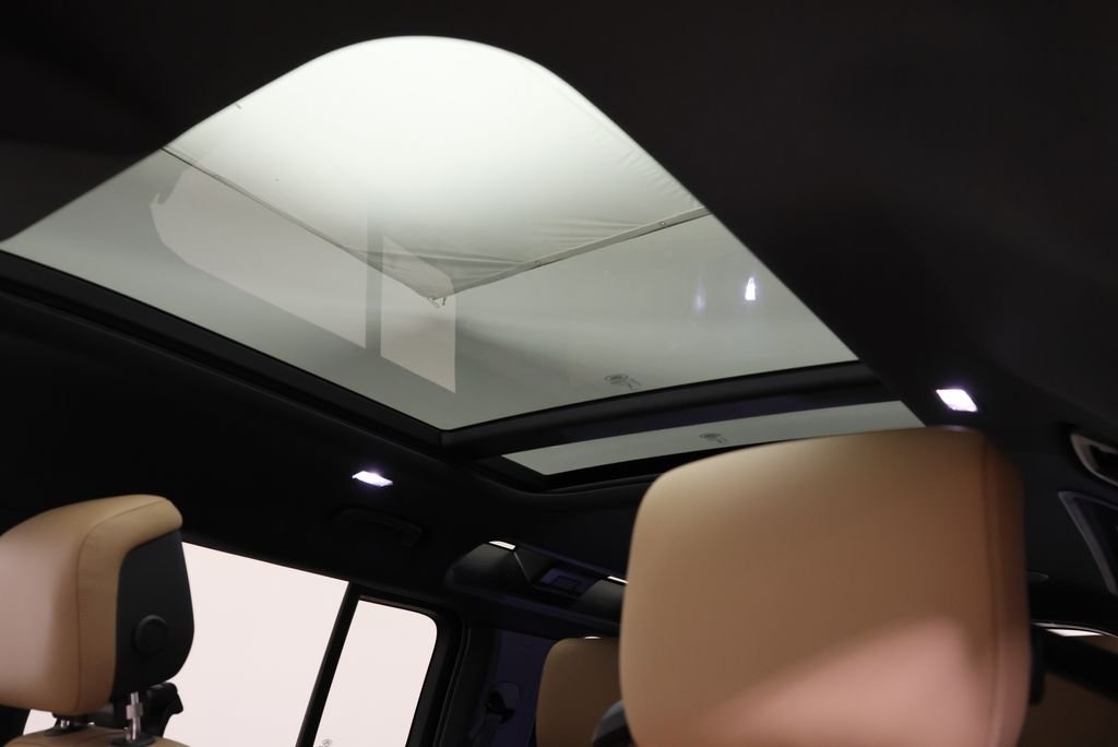 2026 Land Rover Defender X-Dynamic SE - Photo 13