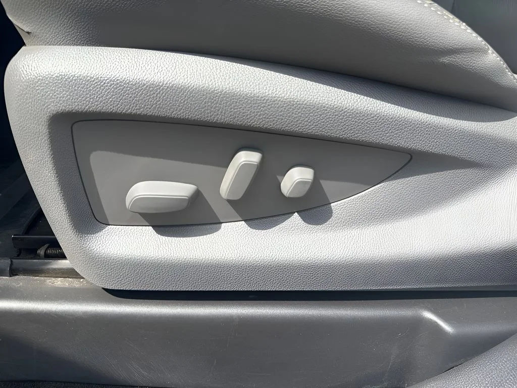 Used 2018 White Chevrolet LTZ image 10