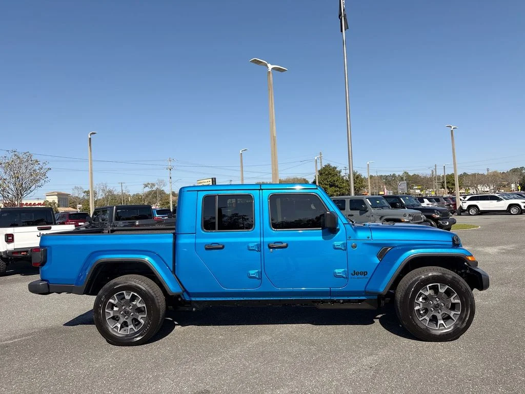 New 2026 Hydro Blue Pearl-Coat Exterior Paint Jeep Sahara image 2
