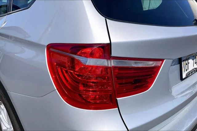Used 2017 Glacier Silver Metallic BMW sDrive28i image 27