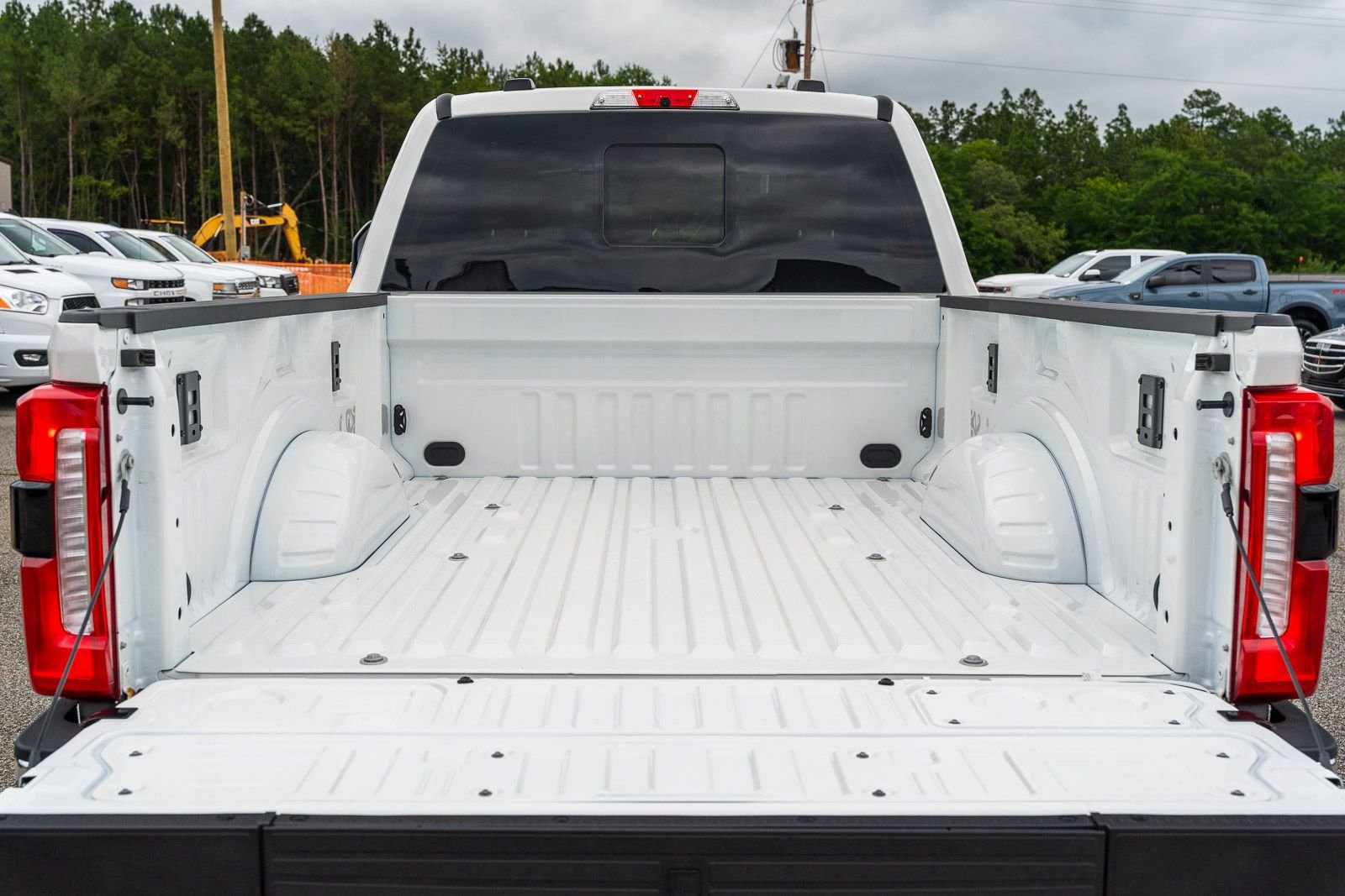 New 2026 Star White Metallic Tri-Coat Ford F-250® Lariat® image 16