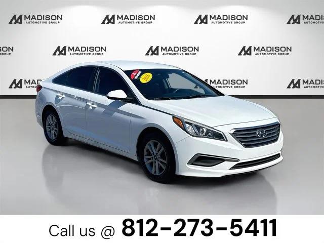 Used 2016 White Hyundai SE image 3