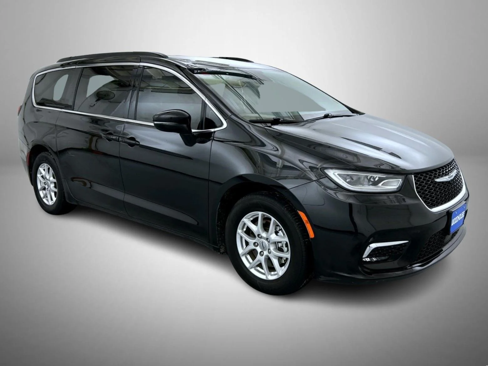 Used 2022 Black Chrysler Touring L image 3