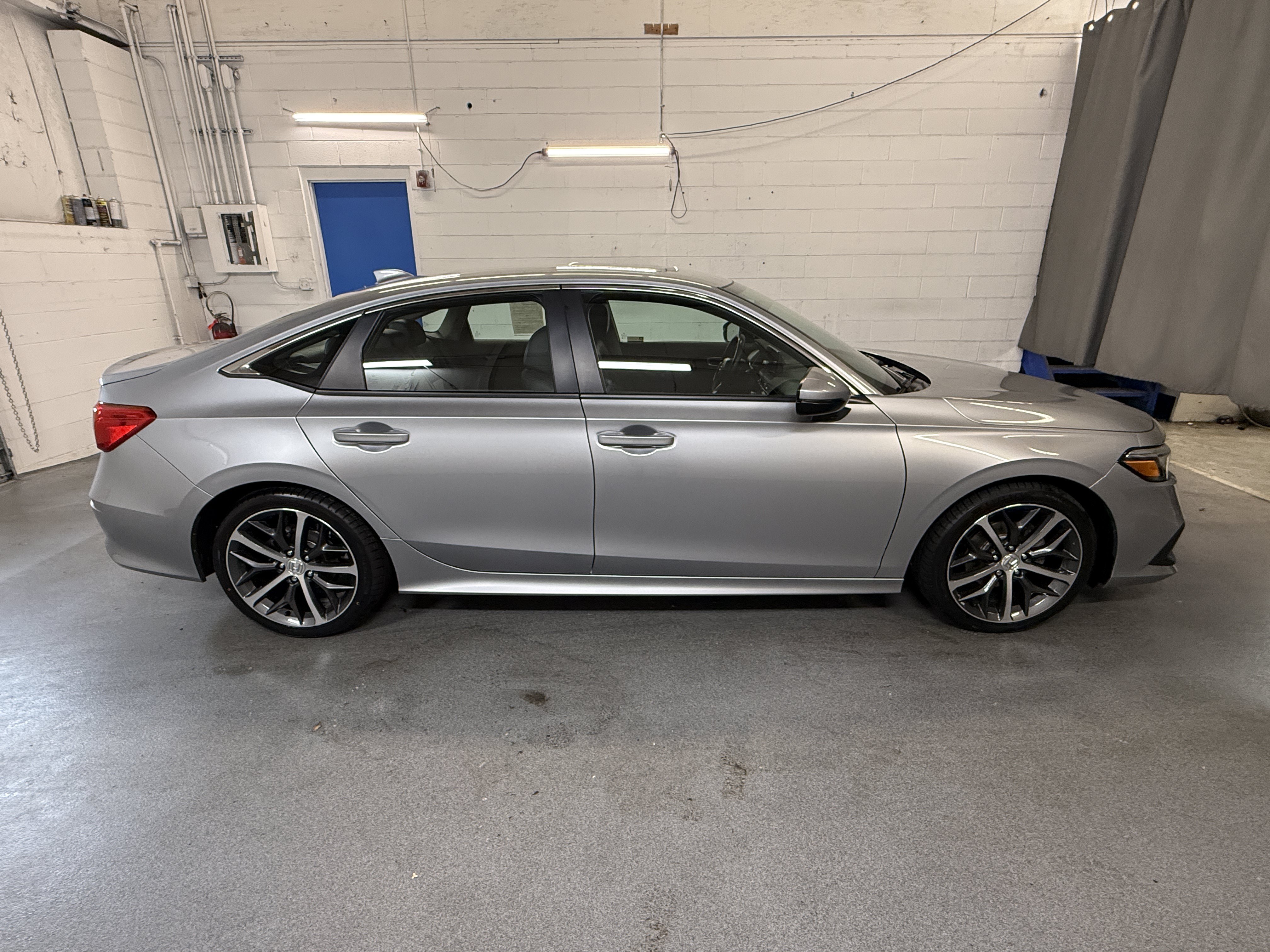Certified Used 2023 Lunar Silver Metallic Honda Touring image 34