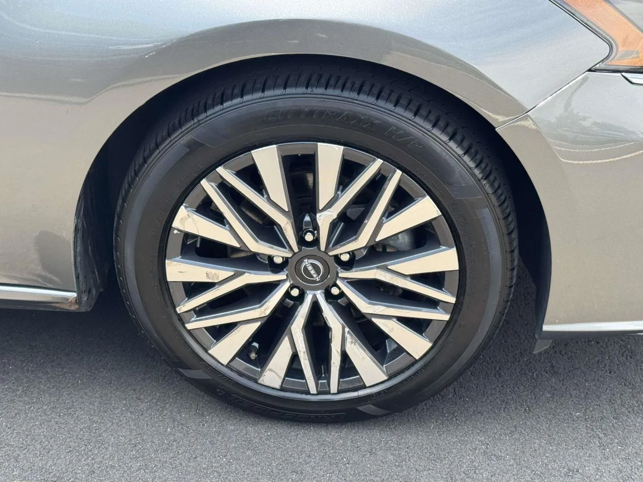 Used 2023 Gun Metallic Nissan SV FWD image 9