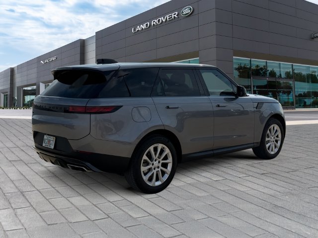 Used 2025 Eiger Grey Metallic Land Rover SE image 5