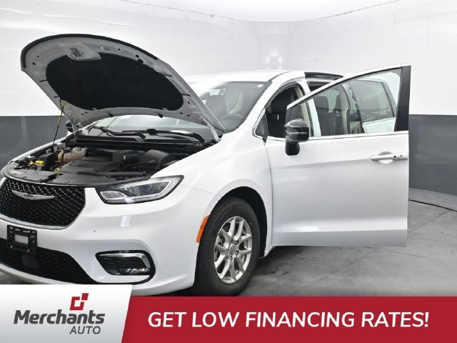 Used 2024 White Chrysler Touring L image 45