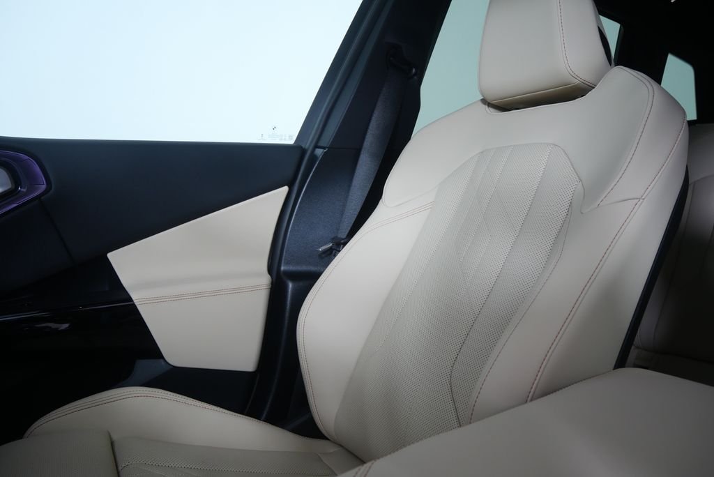 New 2026 Mineral White Metallic BMW 30 xDrive image 22
