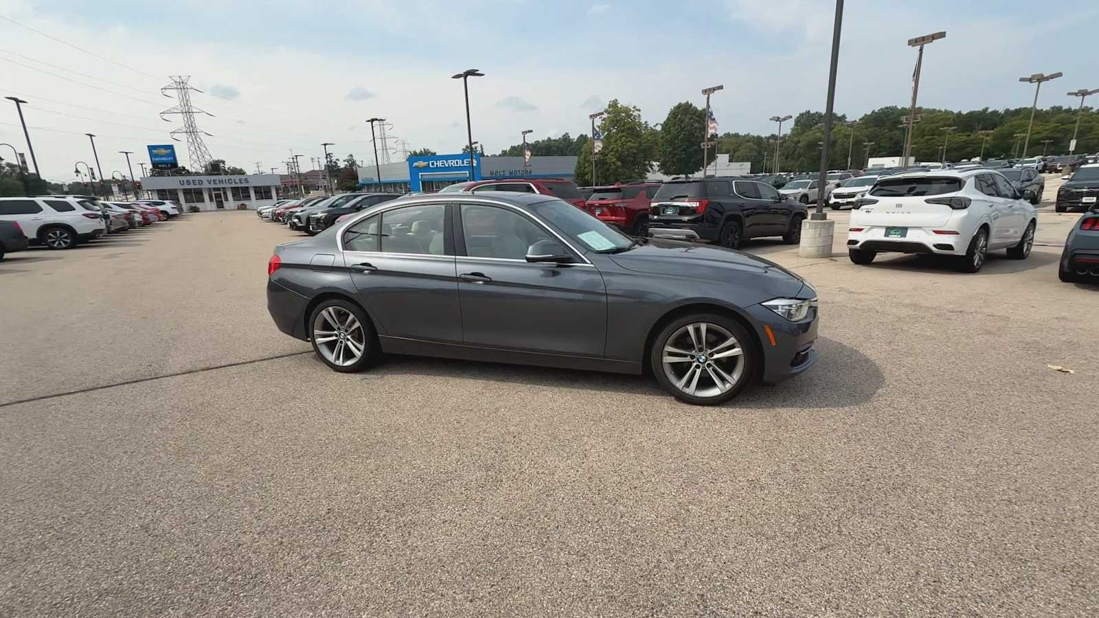 Used 2017 Gray BMW xDrive image 9