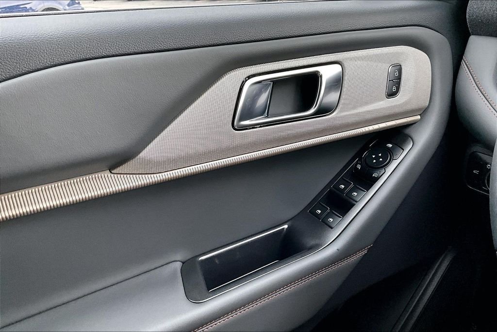 New 2027 Vapor Blue Metallic Ford Active image 37