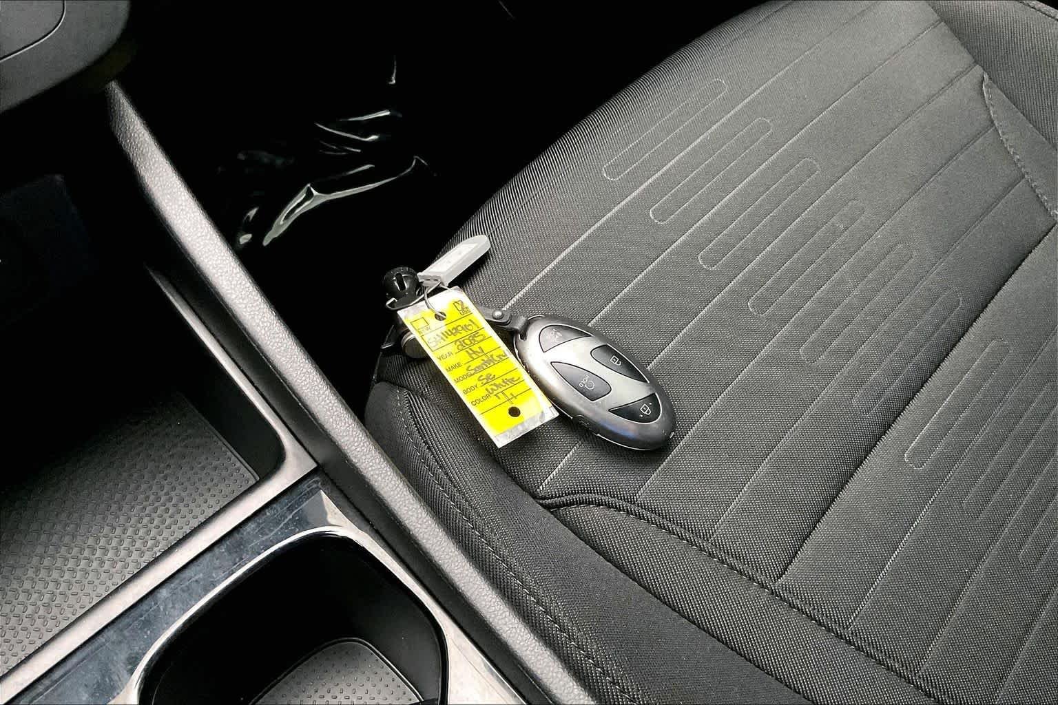 2025 Hyundai Santa Cruz SE - Photo 15