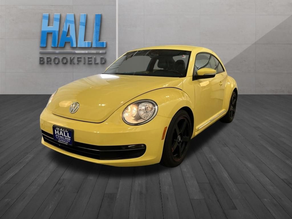2012 Volkswagen Beetle 2.5L Auto w/Sound & Nav. PZEV's photo