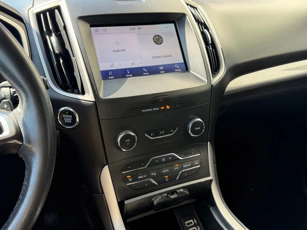 Used 2020 Black Ford SEL image 9