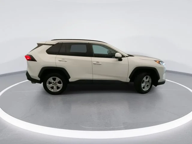 Used 2021 White Toyota XLE image 5