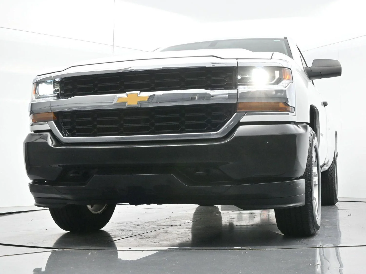 Used 2018 SUMMIT WHITE Chevrolet Work Truck image 37